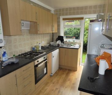 3 Derwentwater Grove, Leeds, LS6 3EN - Photo 4