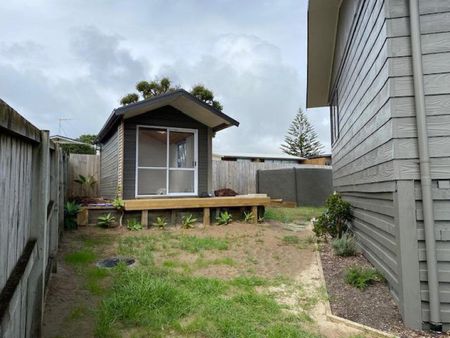 Cosy Home in Central Omaha - Photo 3