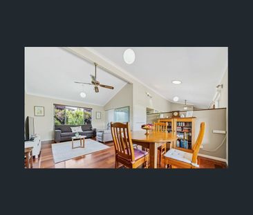 Open plan - Short walk to Beach - Relaxed Coastal Living - Photo 3