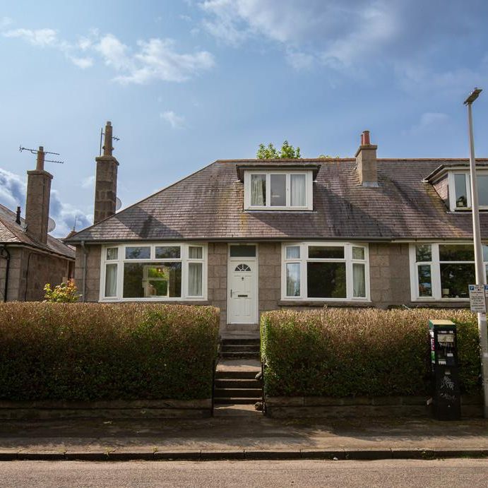 4 bedroom semi-detached house to rent - Photo 1