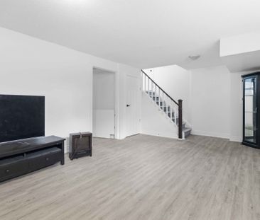 For Lease - 3438 The Credit Woodlands Road, Mississauga, Ontario - Photo 2