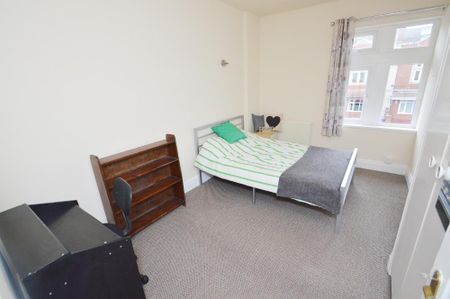 4 bedroom terraced house to rent - Photo 4