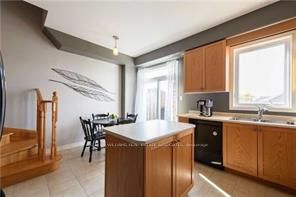 Condo Townhouse For Lease | W8128396 - Photo 4