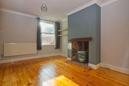 Just Refurbished! A Spacious Victorian Terraced Home With Large Double Bedrooms In New Bradwell, MK13 - Photo 4