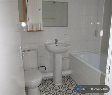 2 bedroom maisonette to rent - Photo 6
