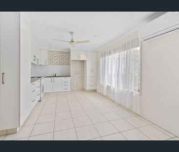 Immaculate, Low-Maintenance Living in Quiet Cul-de-Sac - Photo 3