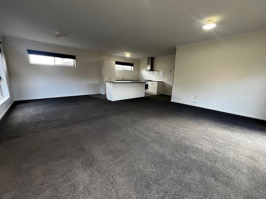 Stylish family home. - Photo 1
