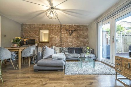 Earlston Grove, Victoria Park Road, E9 - Photo 2