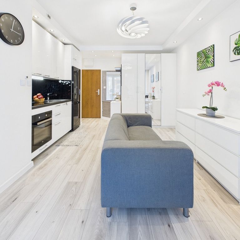 2 pokoje, balkon i garaż – komfort i styl w jednym - Фото 1