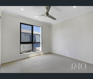 Beautiful Family Home in the Pimpama Rivers Estate - Photo 4