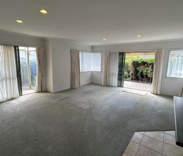 Sunny Three-Bedroom Family Home in the Heart of Howick Village - Photo 2