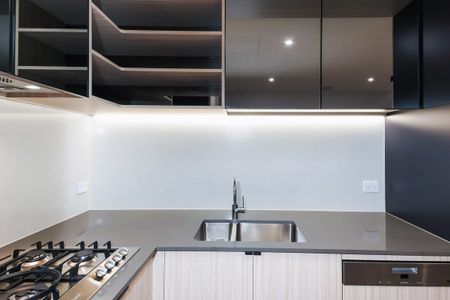 Level 10 | Bright Two Bedrooms - Photo 4