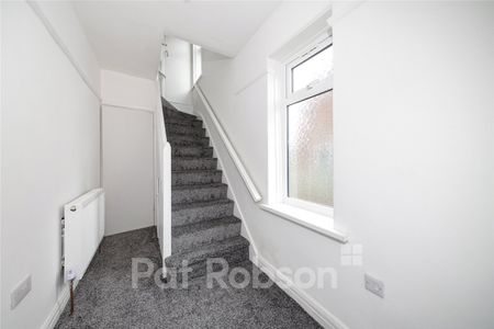 Royal Crescent, Newcastle Upon Tyne - Photo 5