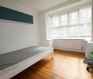 4 bedroom end of terrace house to rent - Photo 6