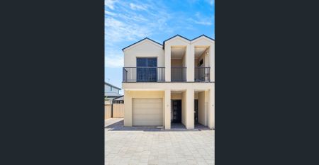 Spacious Townhouse - Photo 4