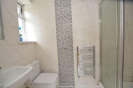3 bedroom semi-detached house to rent - Photo 3
