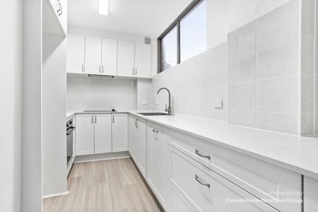 Incredible lifestyle home in sought-after North Bondi - Photo 3