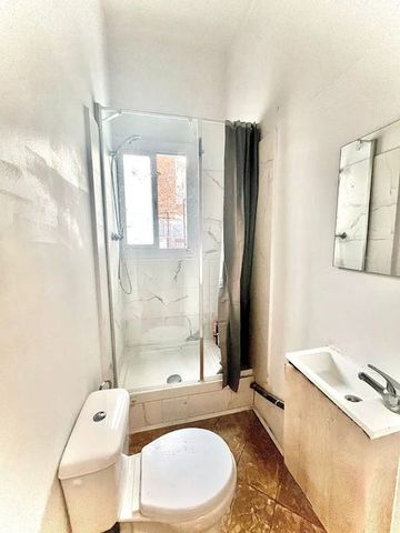 Ronda de la Universitat, Barcelona, Catalonia 08007 - Photo 5