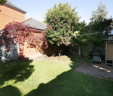 4 bedroom semi-detached house to rent - Photo 6