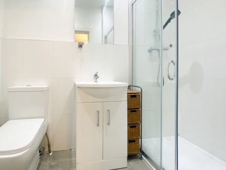 Room To Let - Photo 2