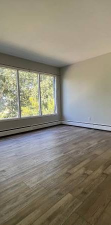 Spacious Newly Renovated 2 Bedroom Near Downtown - Photo 1