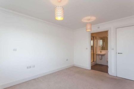 Hurst Court, Horsham, RH12 - Photo 3