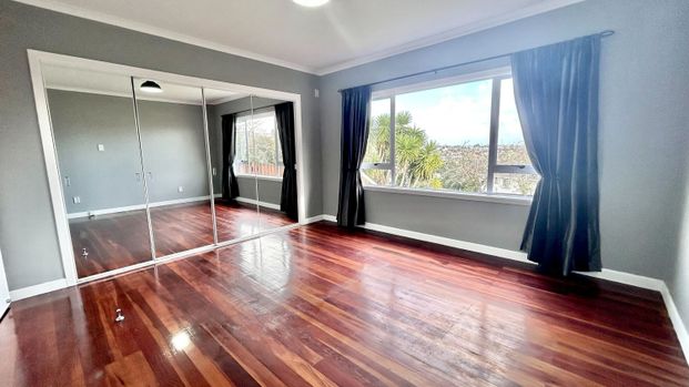 3 Bedrooms on Hillview Ave - Photo 1