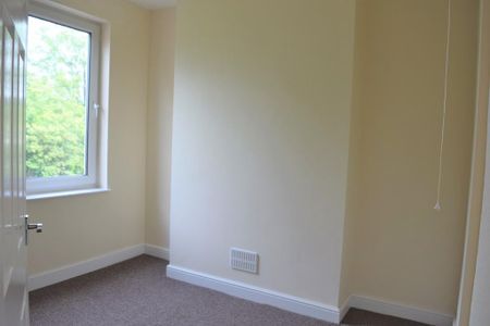 2 bedroom end of terrace house to rent - Photo 5