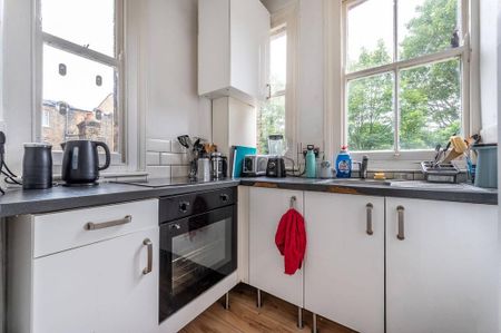 3 bedroom flat to rent - Photo 5