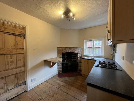 2 bedroom terraced house to rent - Photo 4