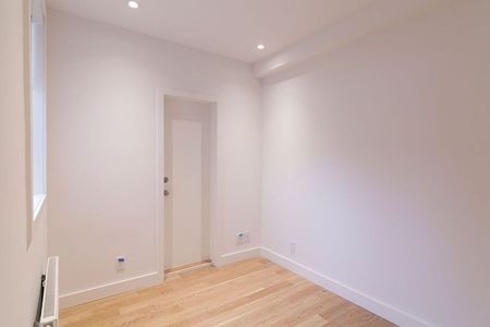 4745 Queen Mary Road - Photo 3