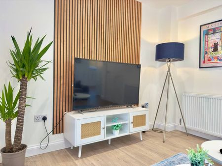 4 Bed Semi-Detached House, Rose Green, BS5 - Photo 2