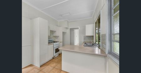 LARGE 3 BEDROOM HOUSE IN ENOGGERA !! Brand new Bathroom! - Photo 5