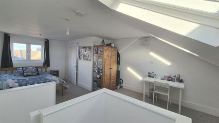4 bedroom terraced house to rent - Photo 3