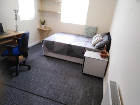 4 bedroom private hall to rent - Photo 3