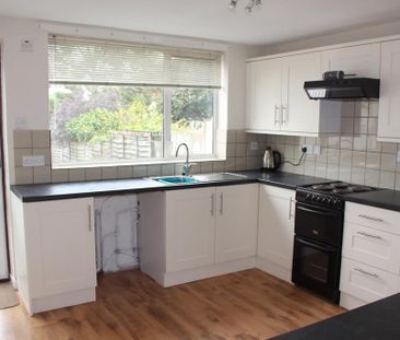 2 bedroom terraced house to rent - Photo 4