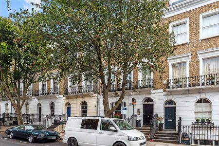 A beautifully appointed raised ground floor flat set in a period house on a well regarded Barnsbury Road. - Photo 5