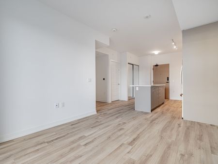 For Lease - 333 Sunseeker Avenue Unit# 230, Innisfil, Ontario - Photo 2