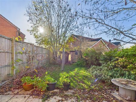 2 bedroom semi-detached house to rent - Photo 4