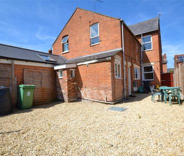 5 bedroom semi-detached house to rent - Photo 4