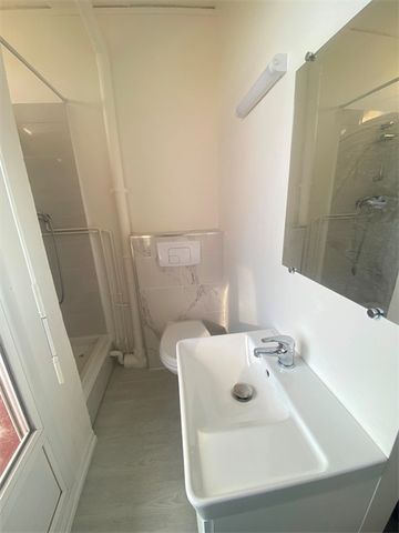 Location Appartement 1 pièce 12m² - Photo 2
