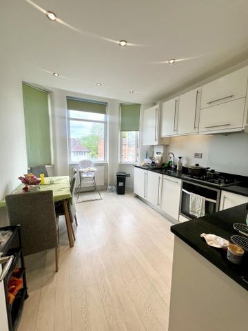 2 bedroom flat to rent - Photo 2