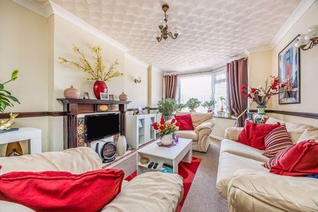 3 bedroom semi-detached house to rent - Photo 3