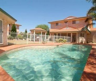 Spacious 3-Bedroom Townhouse â?? All Bedrooms Ensuite! - Photo 6