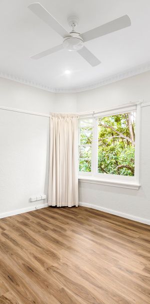 Charming Art Deco Apartment - Photo 1