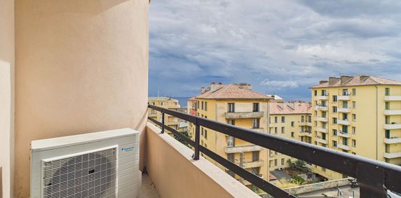 BASTIA CENTRE VILLE - T3 72 m² - Photo 2