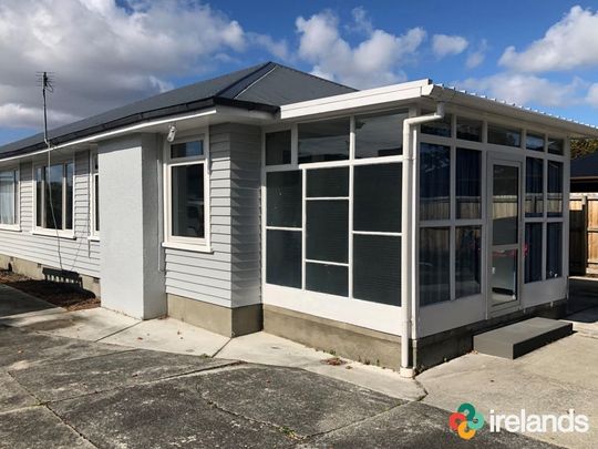 Spacious Tidy One Double Bedroom Rear Unit - Photo 1