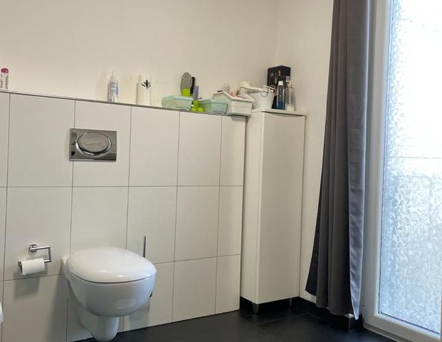 Helles, teilmöbliertes Reihenhaus mit 4,5 Zimmern, Einbauküche un - Photo 1