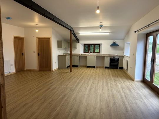 3 bedroom barn conversion to rent - Photo 1
