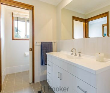 Quiet Cul-De-Sac Living in the Heart of Swansea - Photo 6